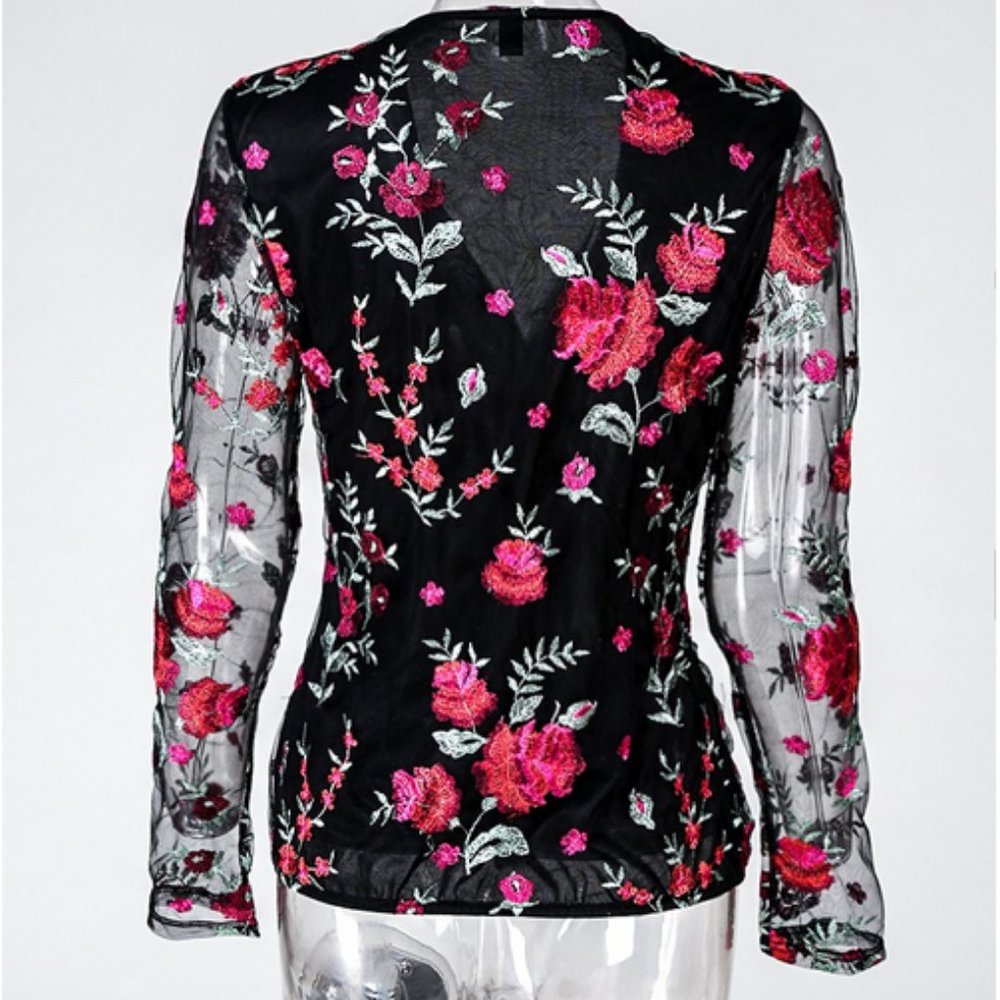 🚨LOWEST PRICE🚨Women's Mesh Floral Plunge Blouse - Picture 3 of 4